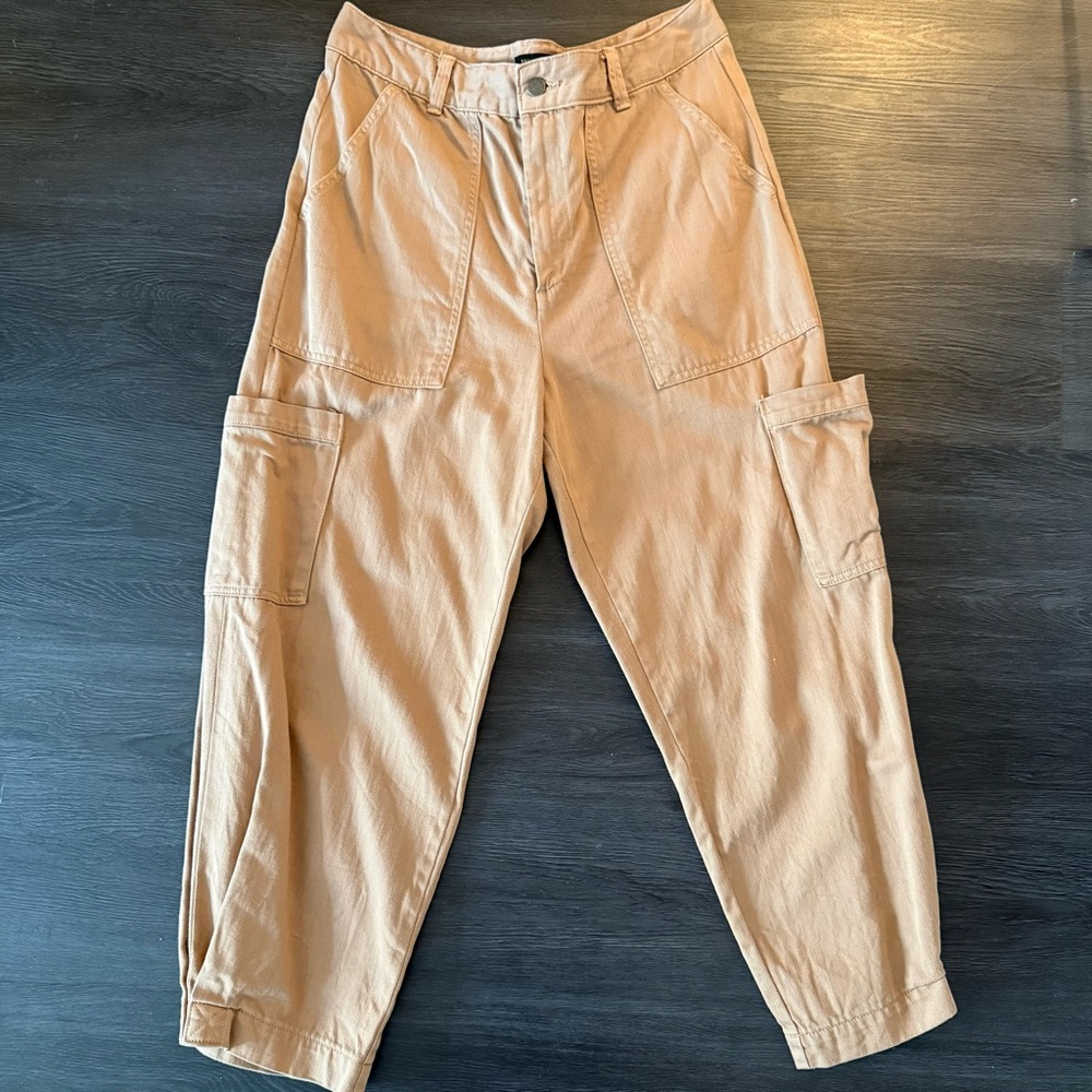 Banana Republic Women’s Beige Barrel Cargo Pants